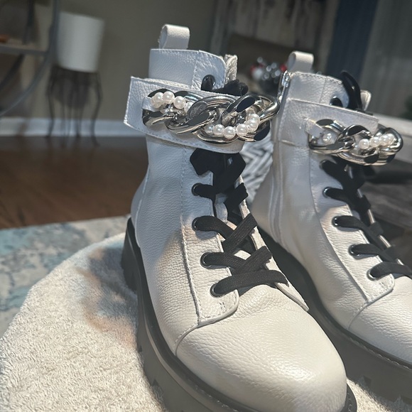 Ivory/white leather combat boot with Pearl detail - Picture 4 of 6